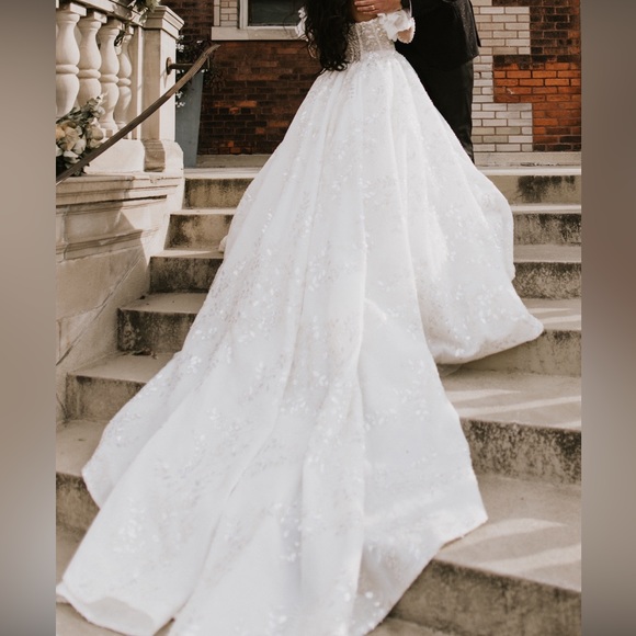 Wedding dress gown - Picture 3 of 8